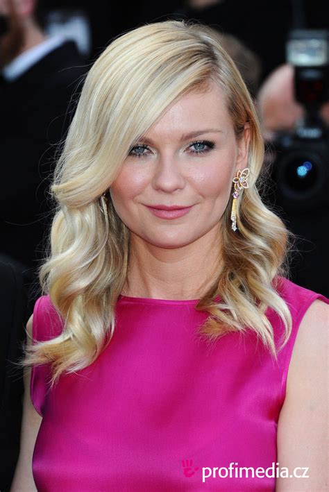 kirsten dunst hairstyles|kirsten dunst hair photo gallery.